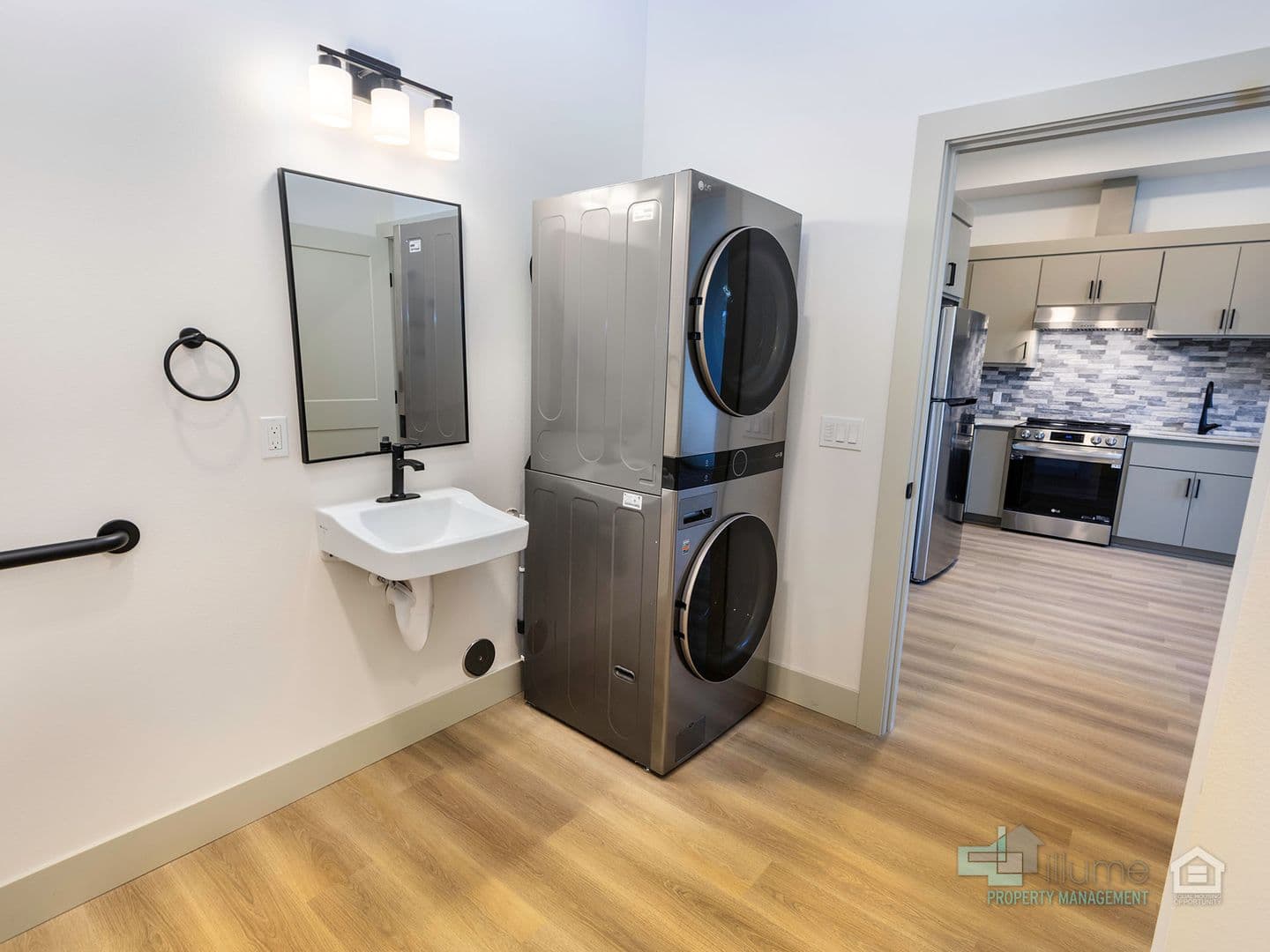 Oregon City Apartment: 617 Monroe Street