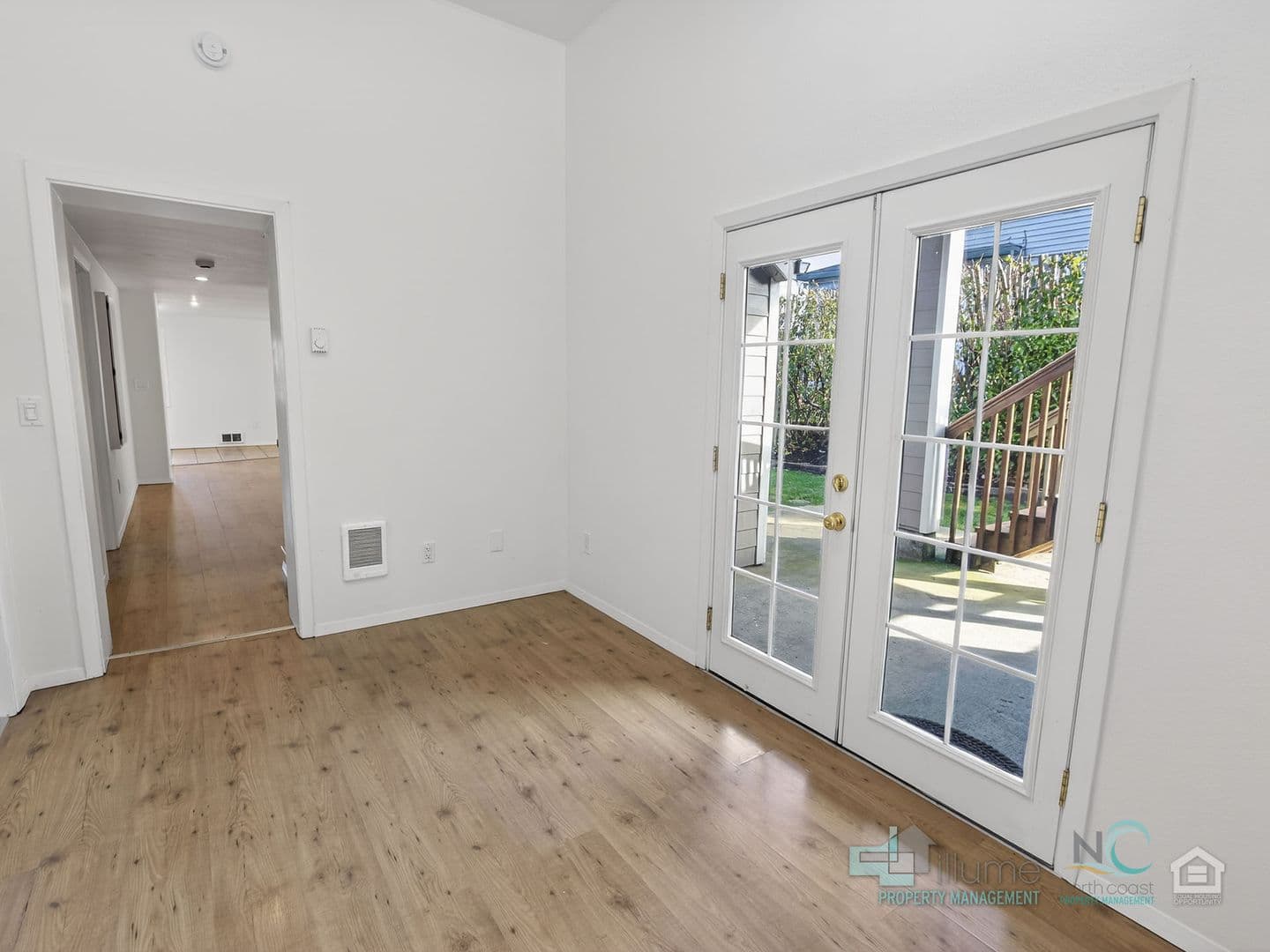 Seaside Apartment: 849 1st Ave