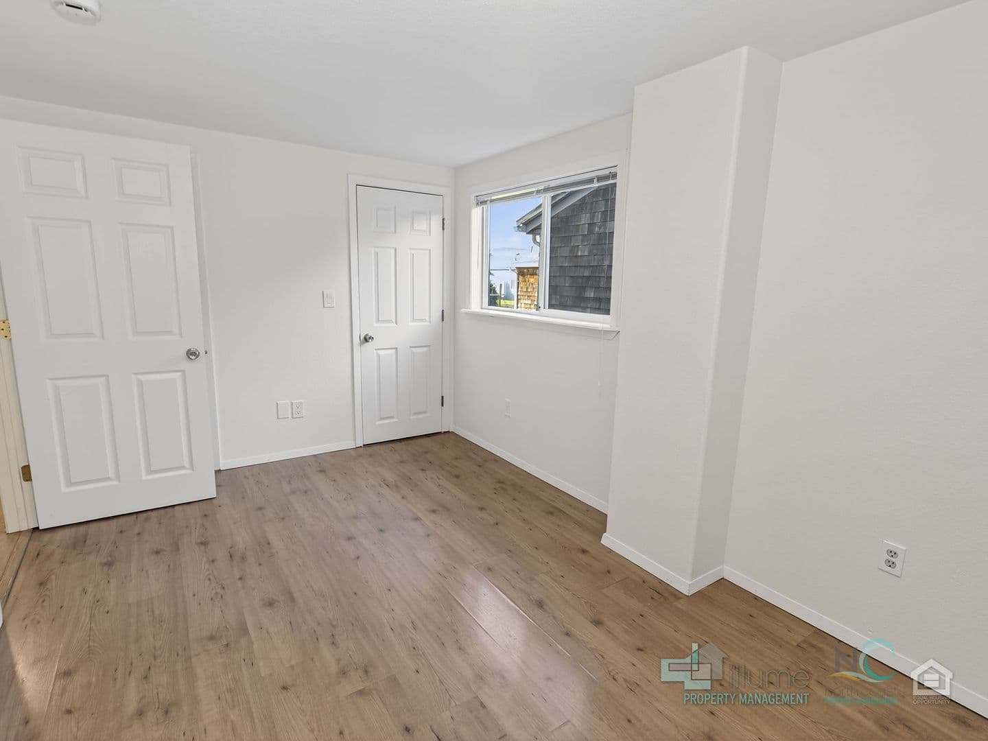 Seaside Apartment: 849 1st Ave