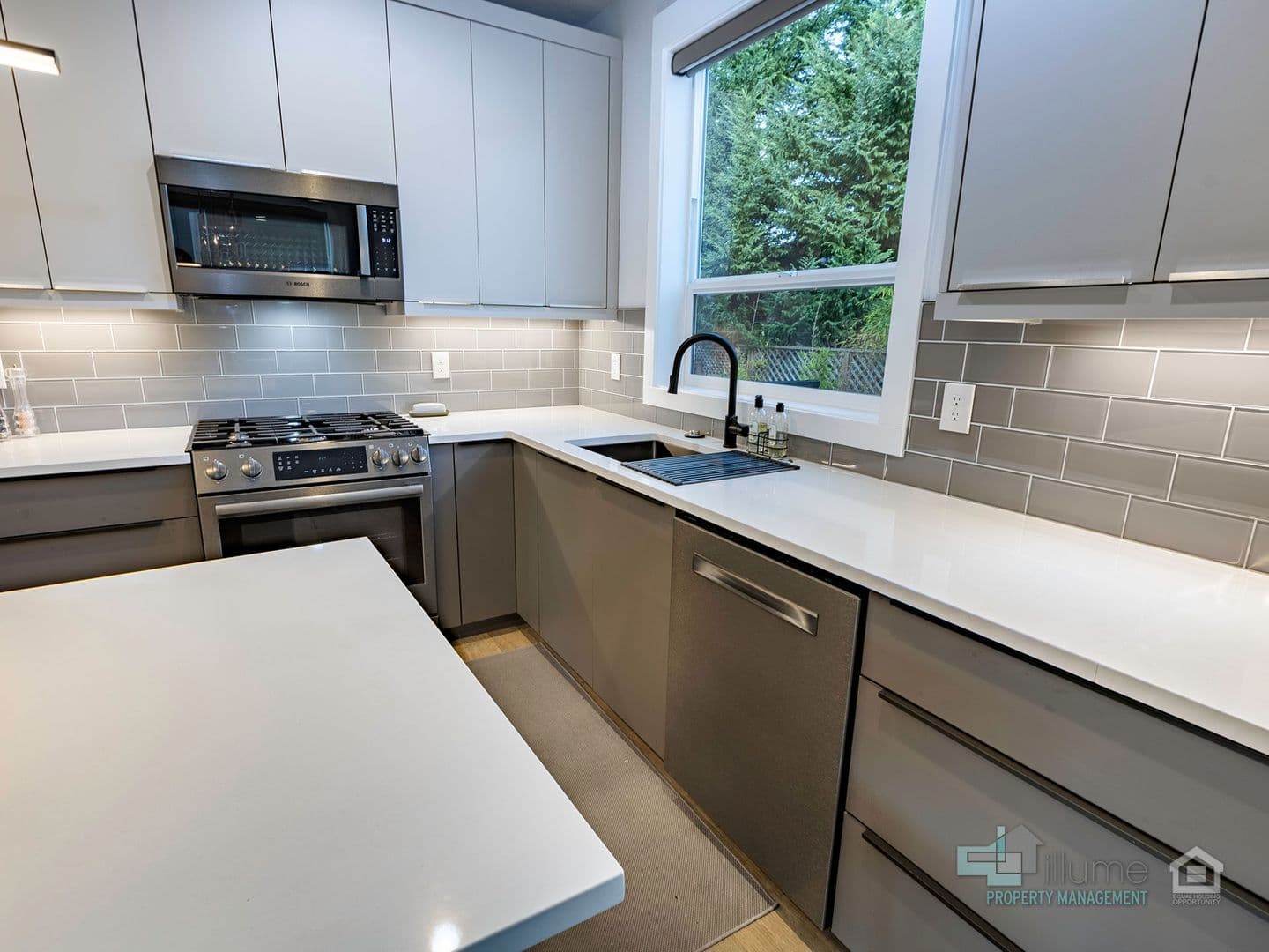 Lake Oswego House: 35 Oriole Lane