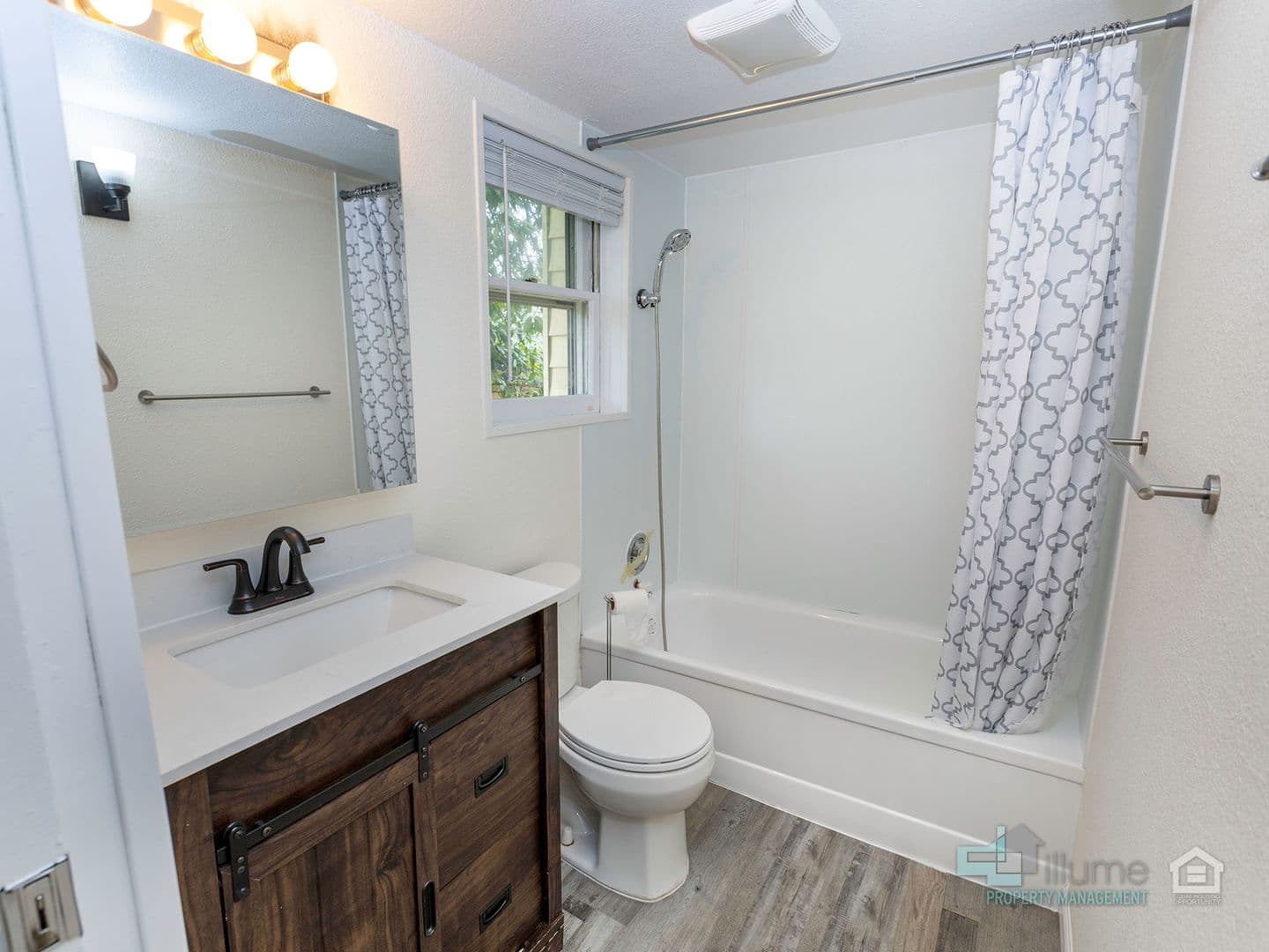 Salem Apartment: 365 16th St SE