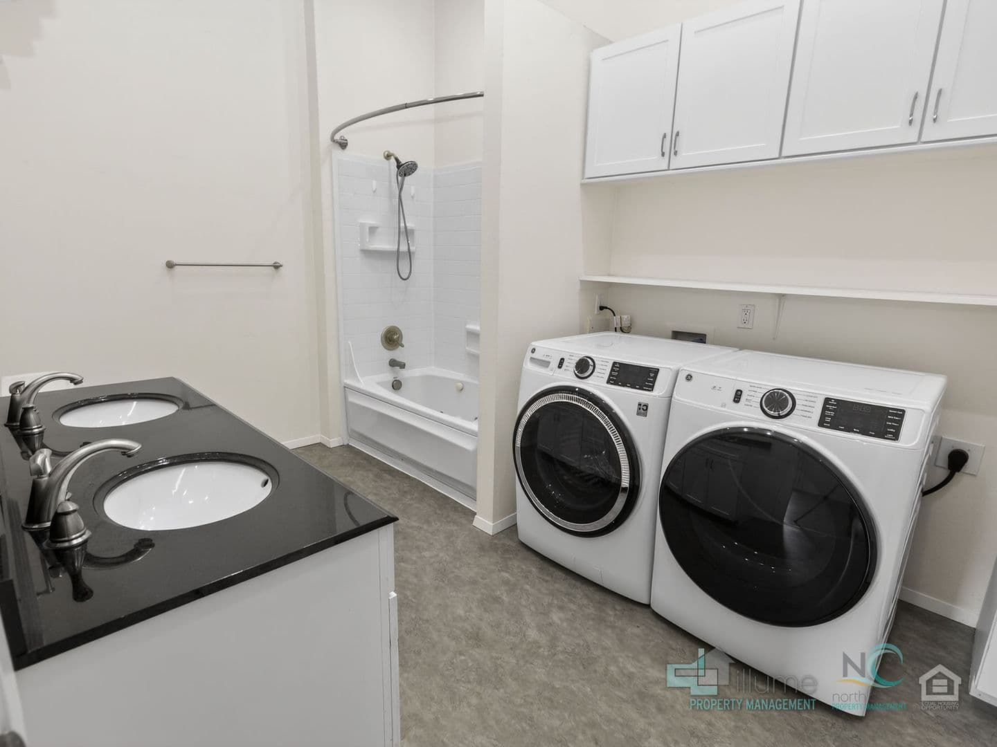 Seaside Apartment: 849 1st Ave