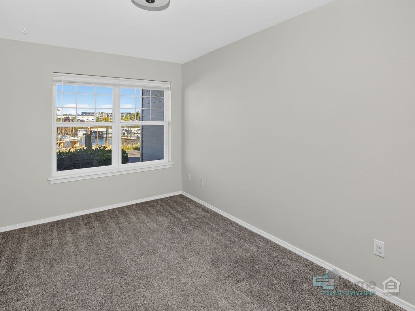 Portland Apartment: 220-244 NE Bridgeton Rd