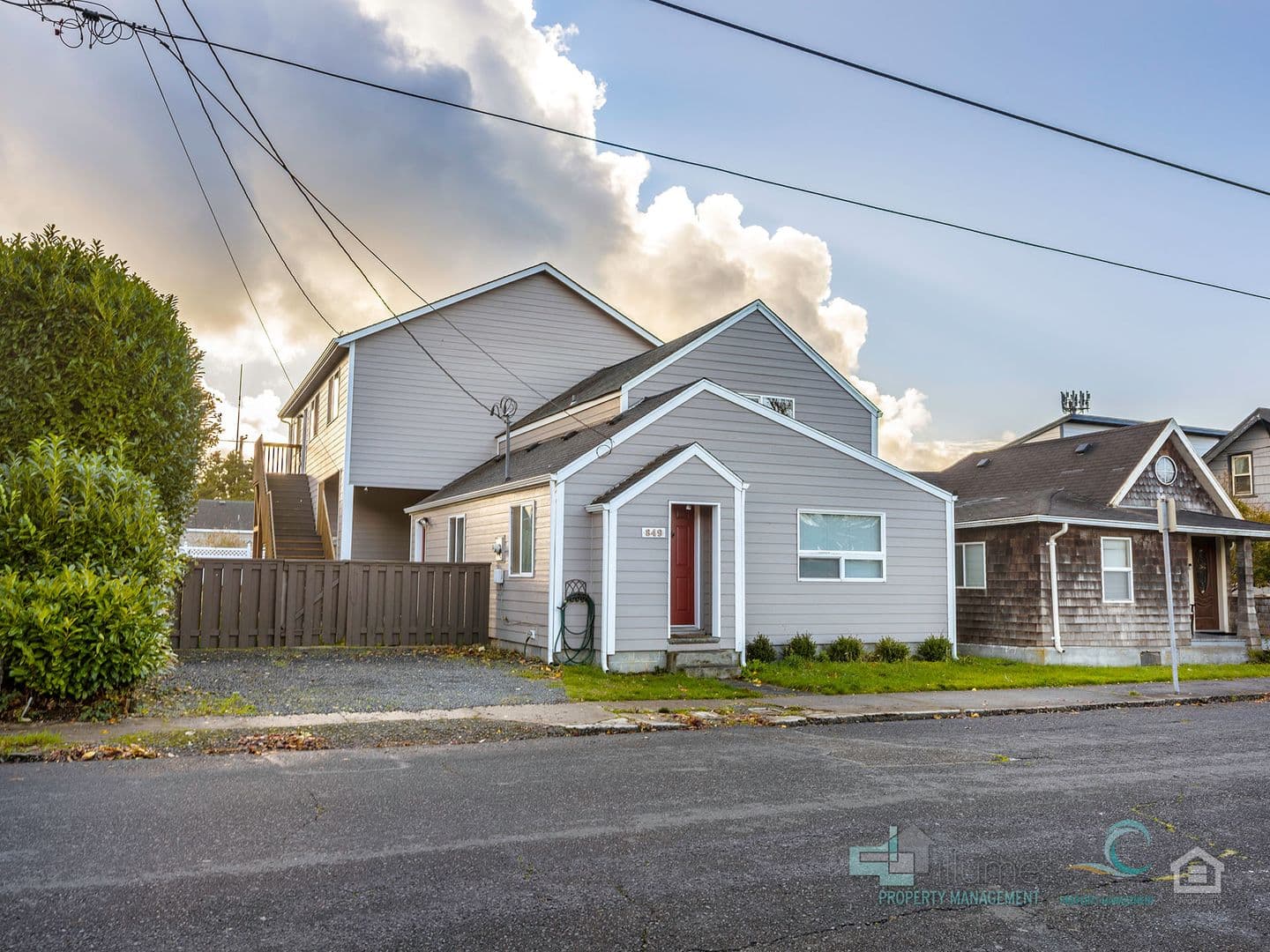 Seaside Apartment: 849 1st Ave