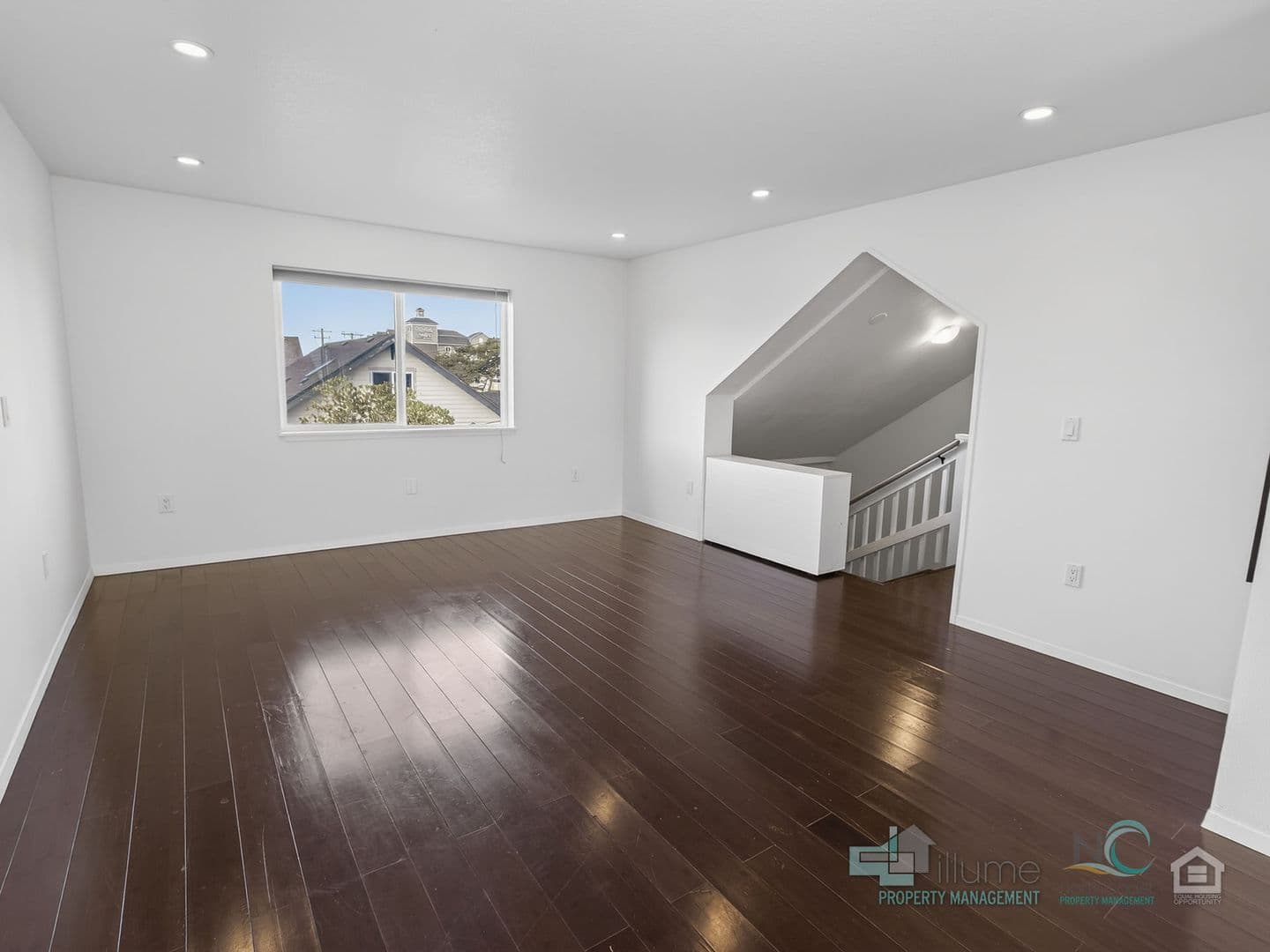 Seaside Apartment: 849 1st Ave