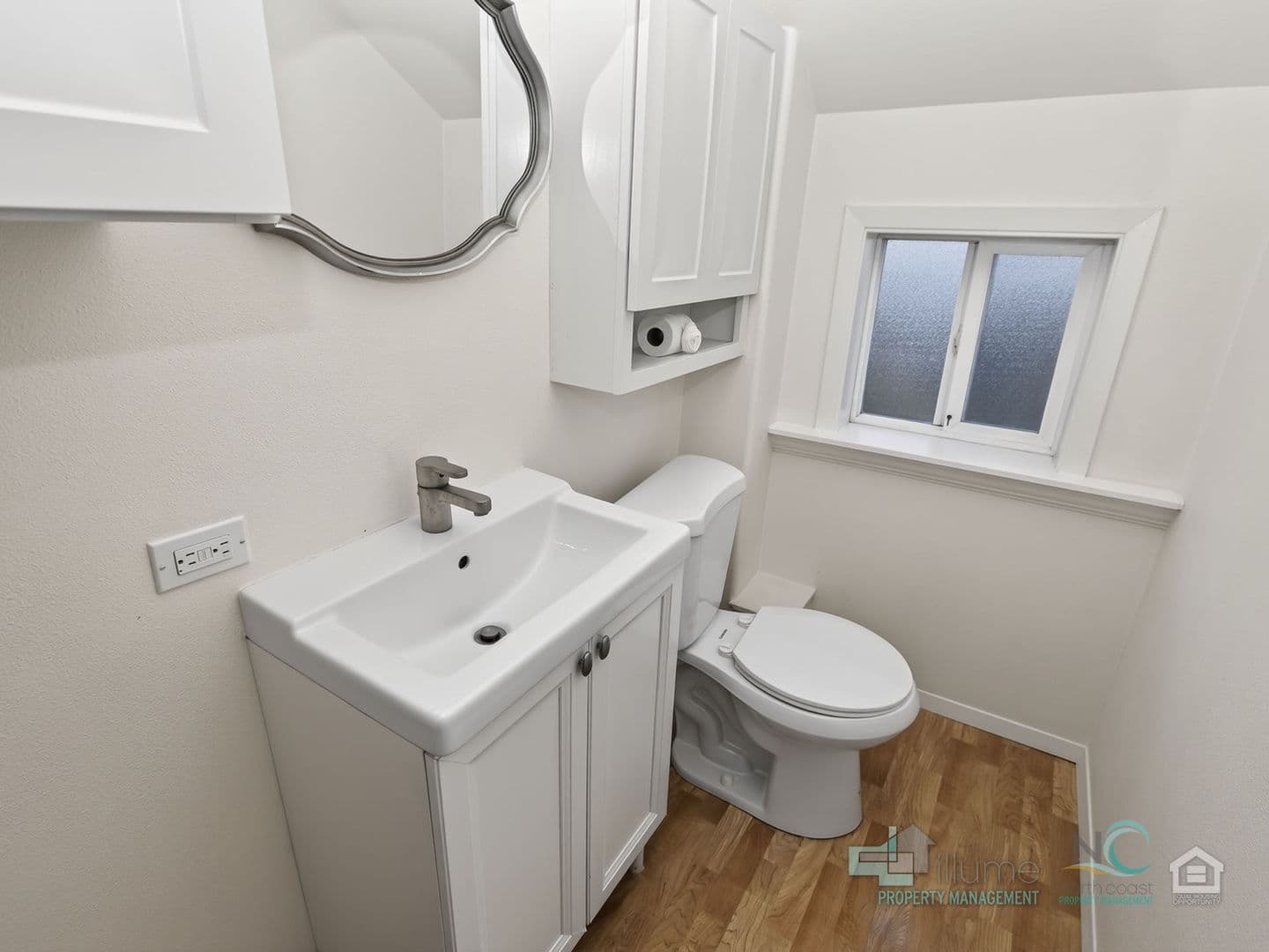 Seaside Apartment: 849 1st Ave