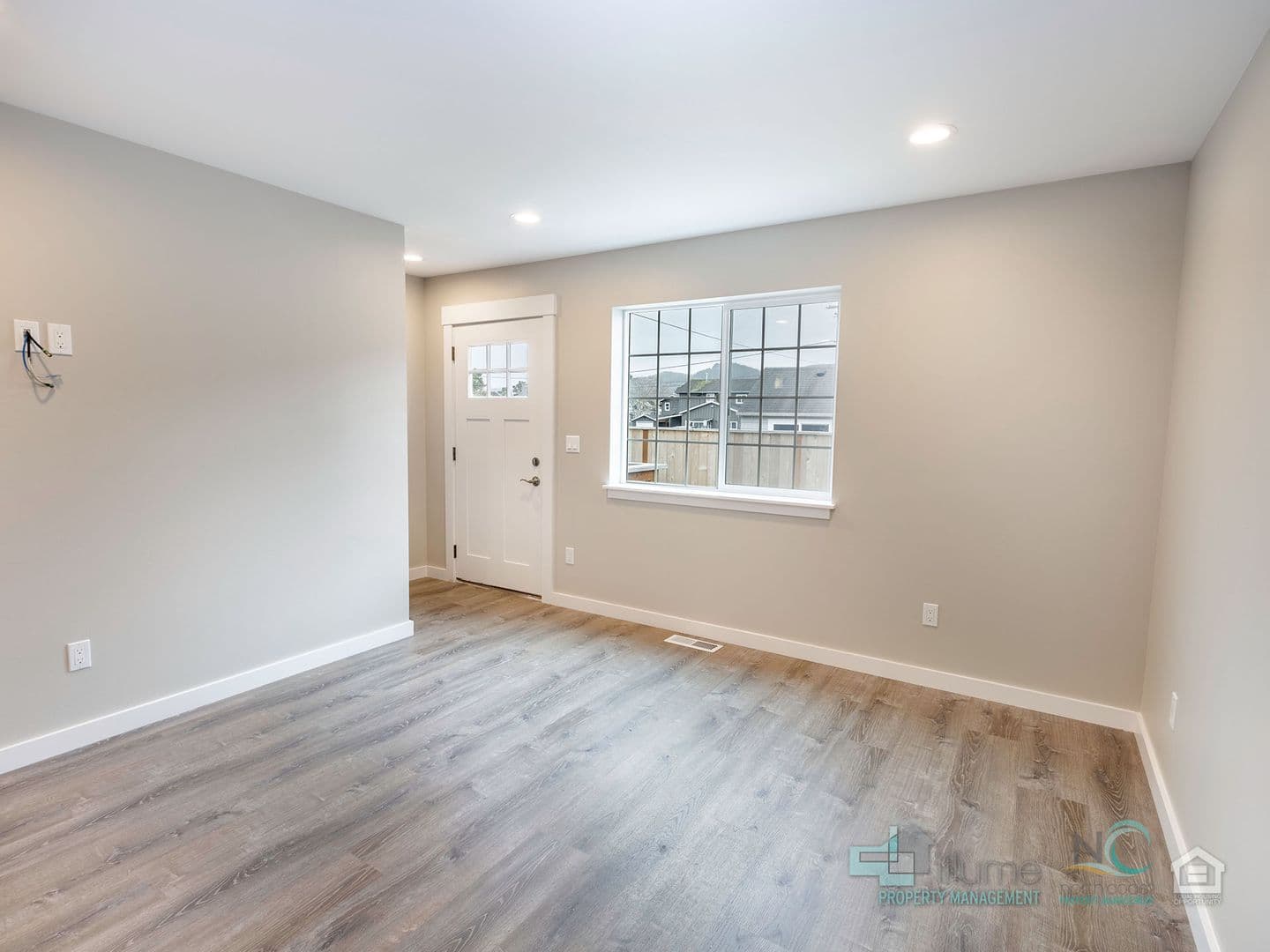 Seaside House: 521 S. Edgewood- Unit B