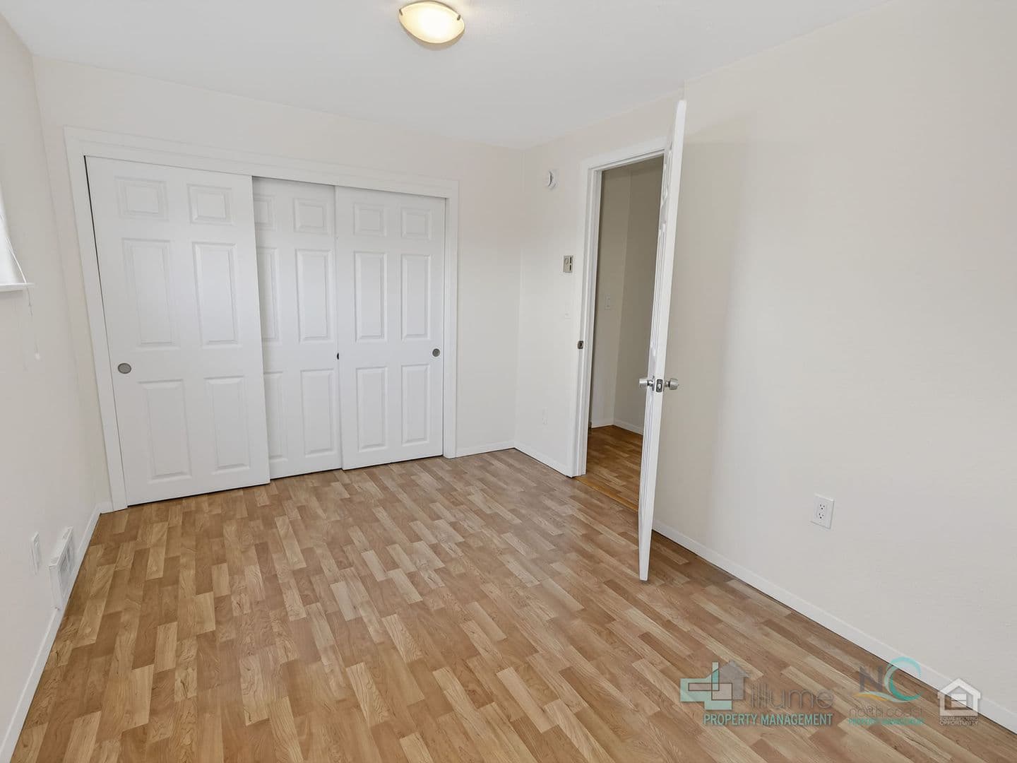 Seaside Apartment: 849 1st Ave