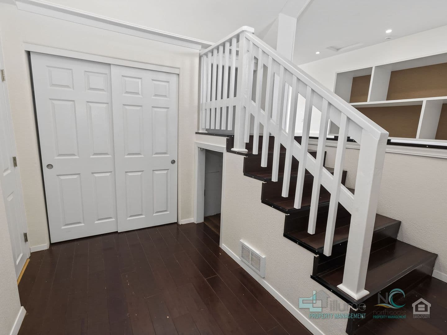 Seaside Apartment: 849 1st Ave
