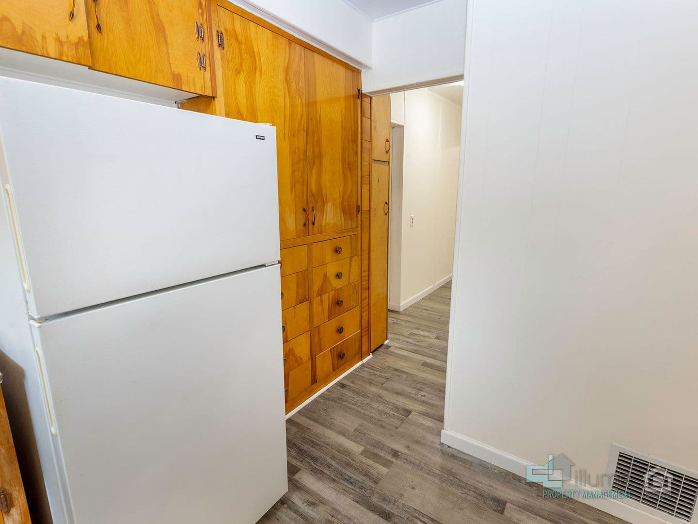 Salem Apartment: 365 16th St SE