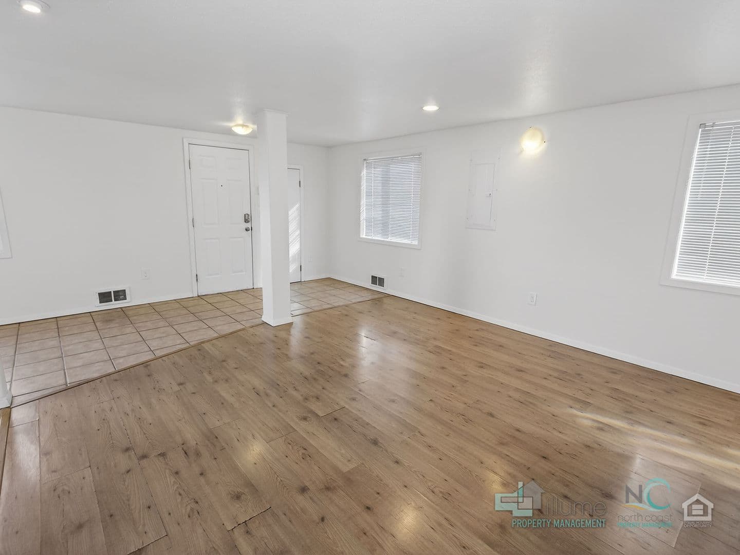 Seaside Apartment: 849 1st Ave