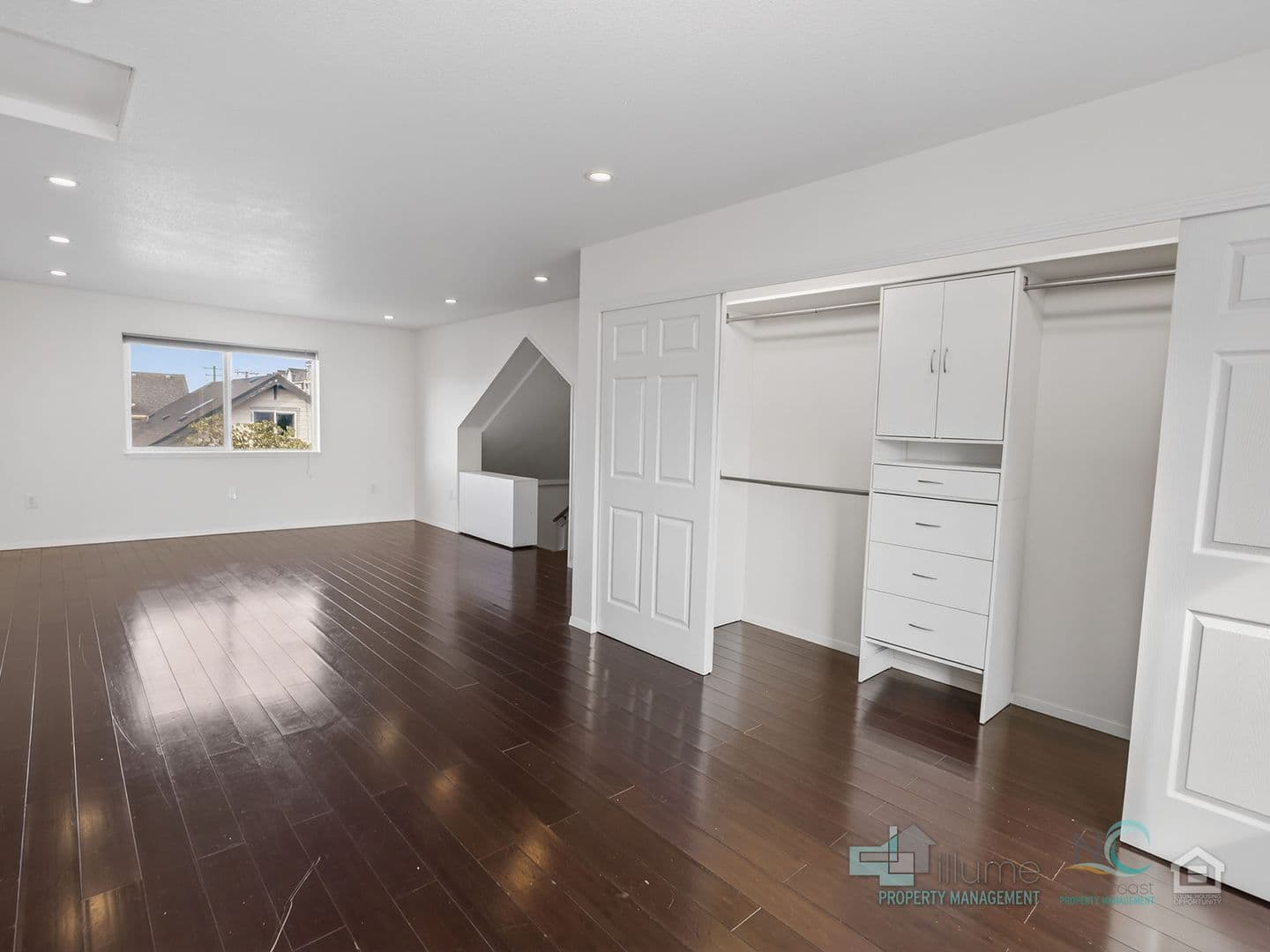 Seaside Apartment: 849 1st Ave