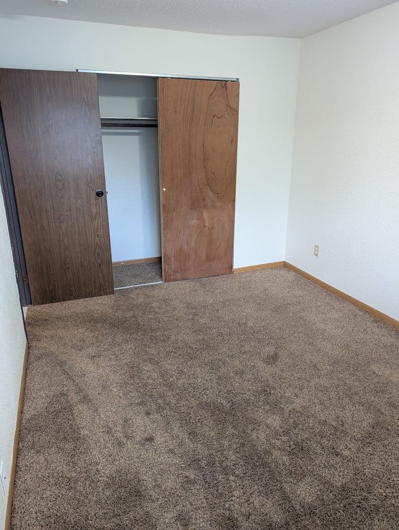 Owatonna Apartment: 250 21st Street North West