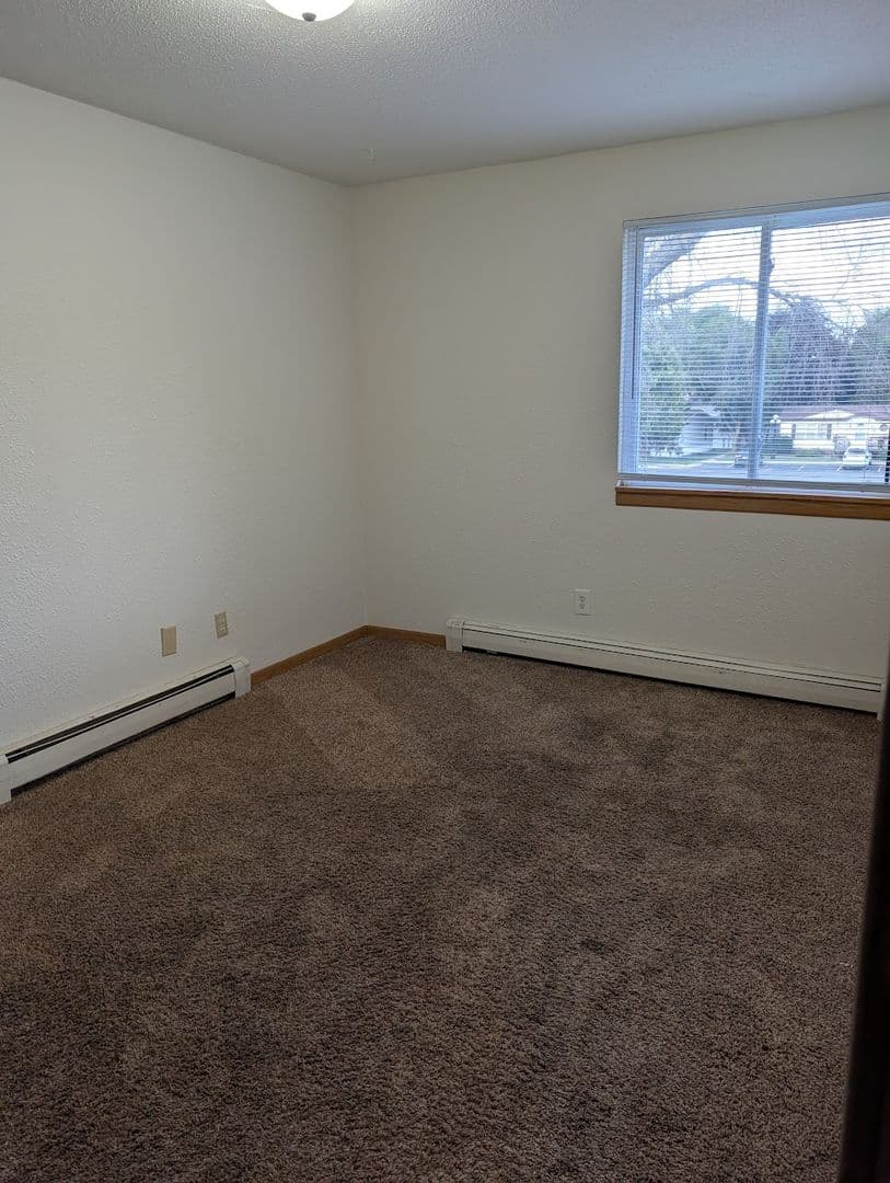 Owatonna Apartment: 250 21st Street North West