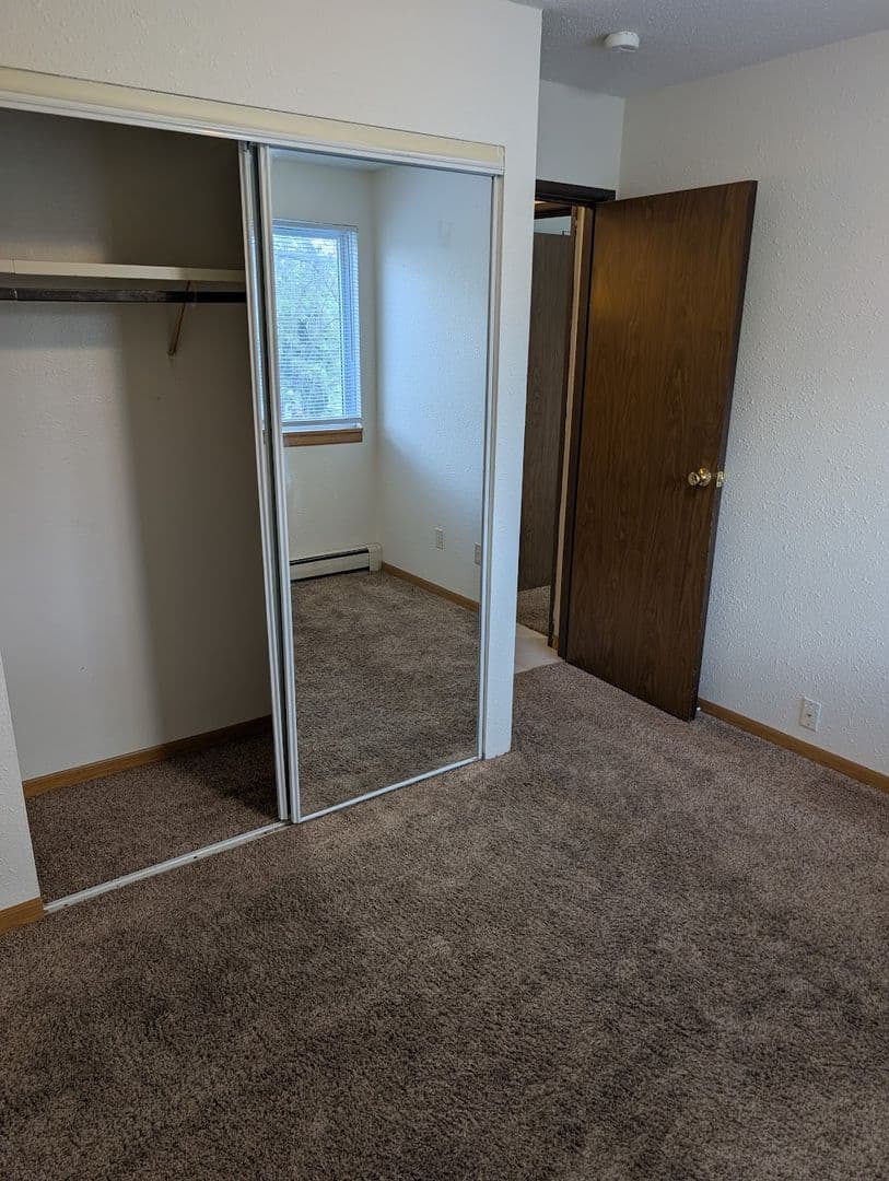 Owatonna Apartment: 250 21st Street North West