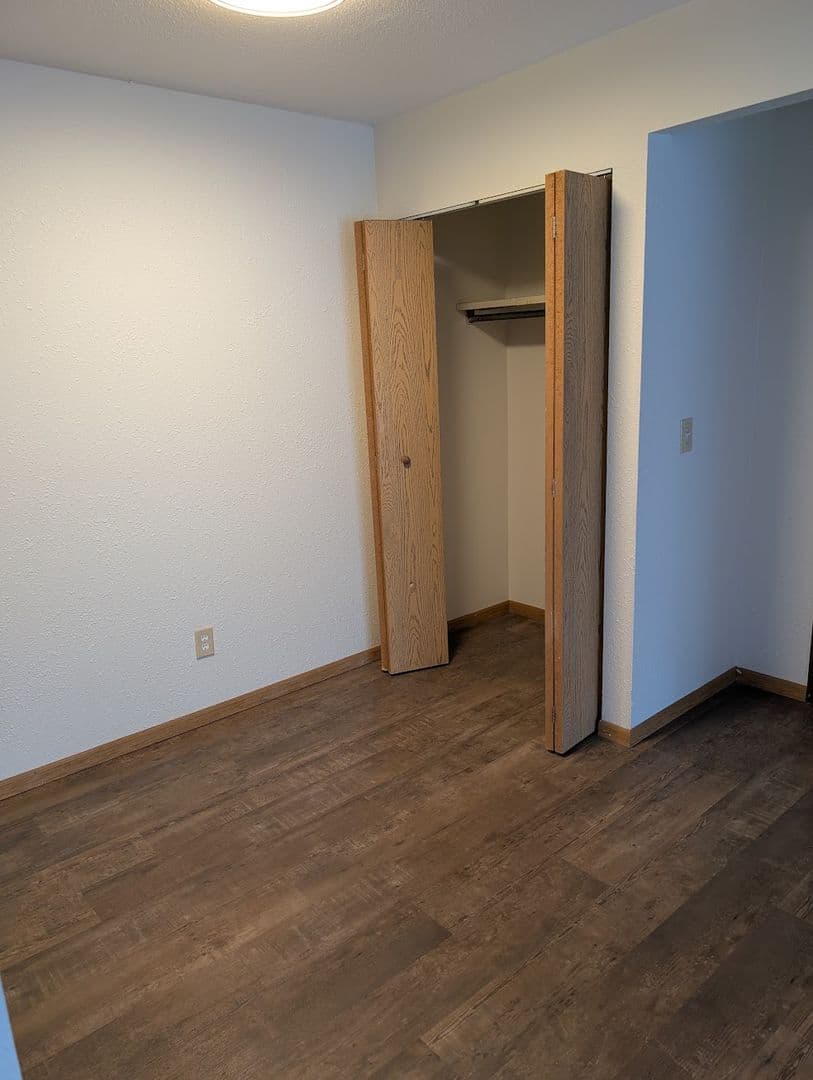 Owatonna Apartment: 250 21st Street North West