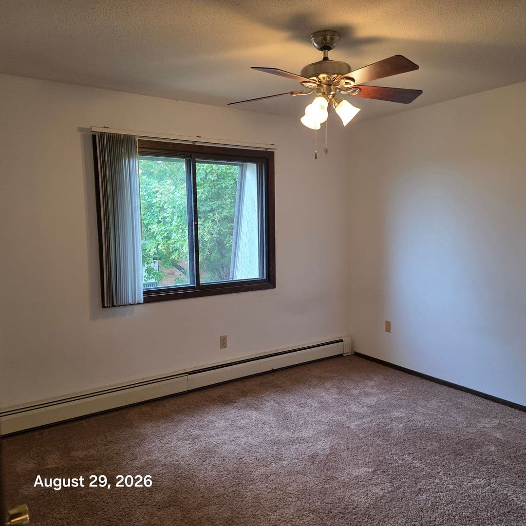 Owatonna Apartment: 1999 Hartle Ave.