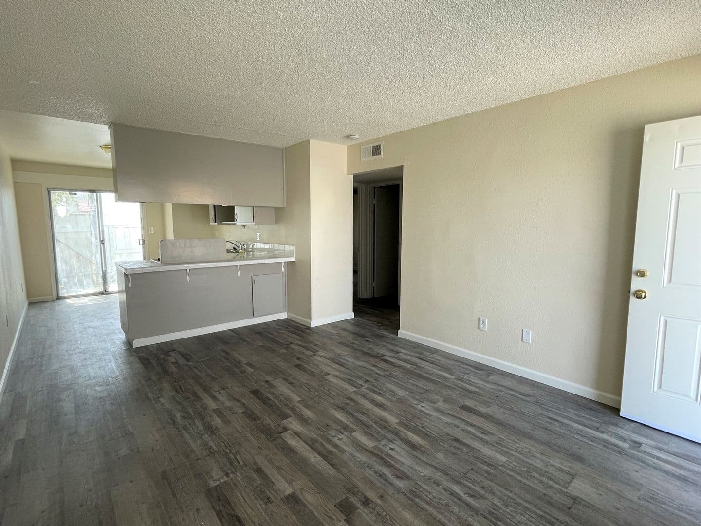 Mojave Apartment: 15965 M St.
