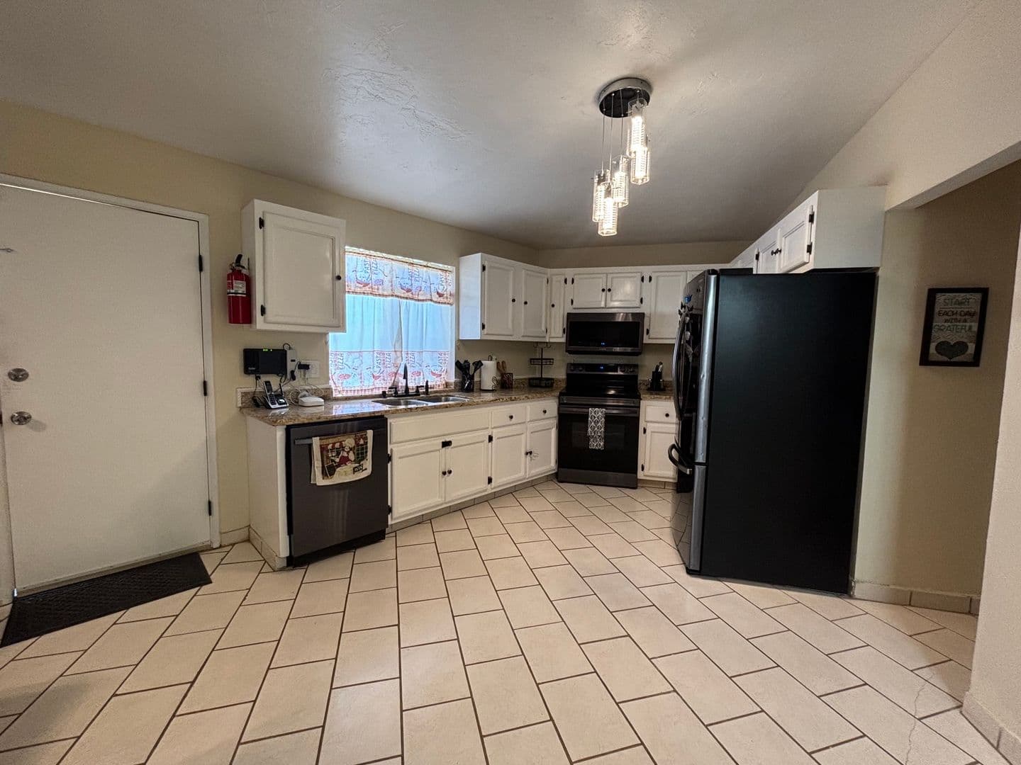 California City House: 9610 Oleander Ave.