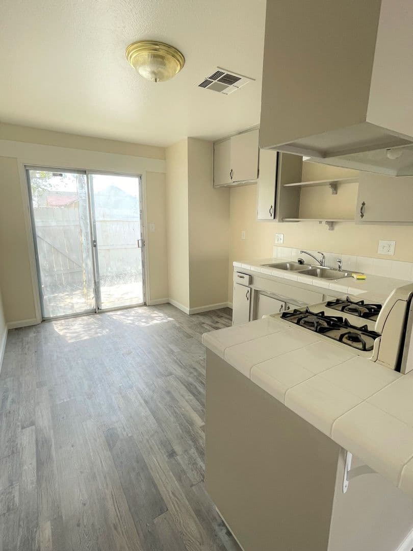 Mojave Apartment: 15965 M St.