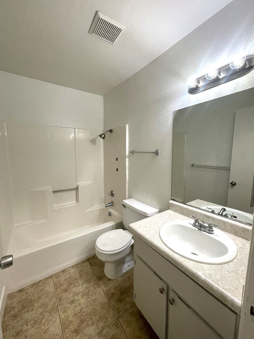 California City Apartment: 10940 Jeremy Dr.