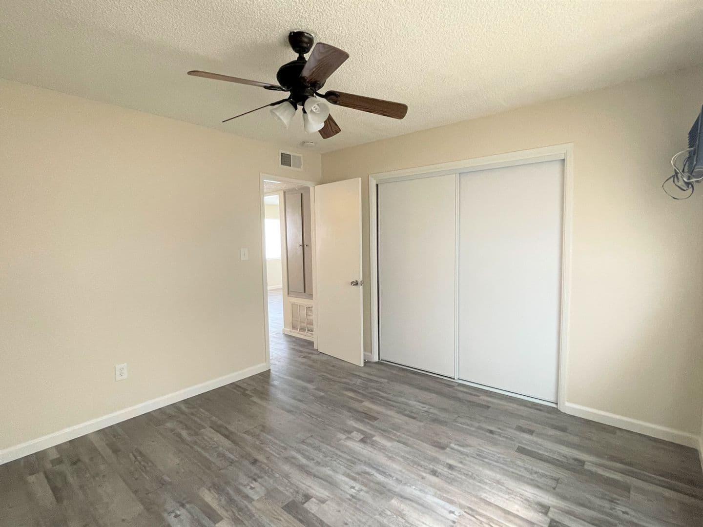 Mojave Apartment: 15965 M St.