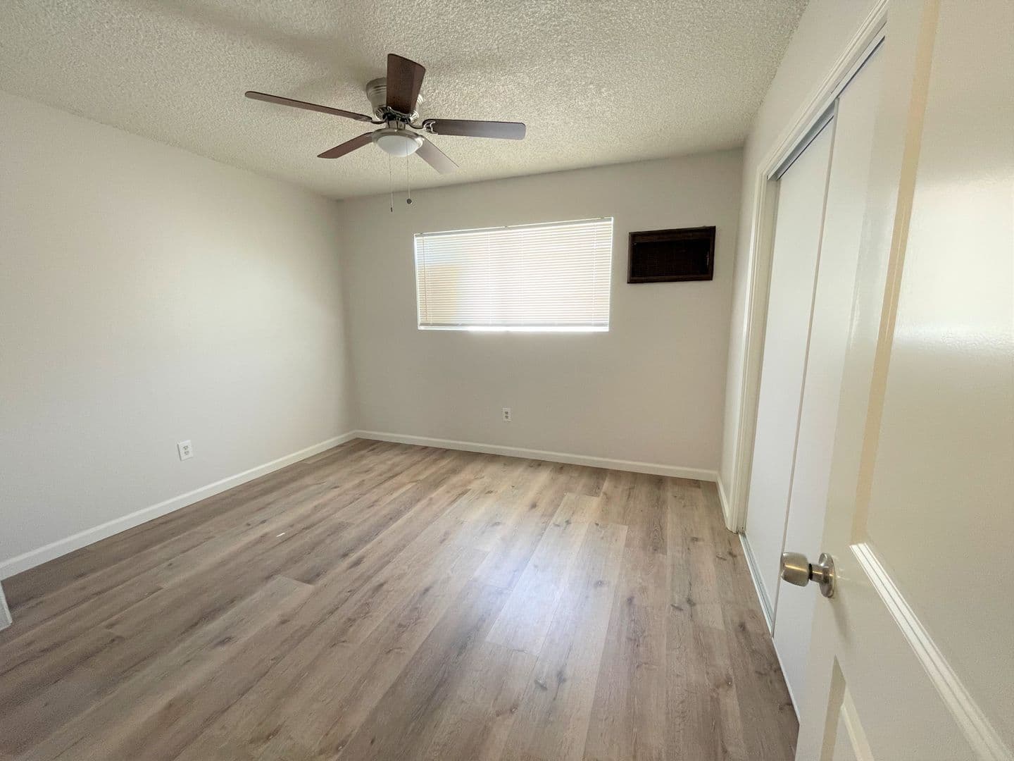 Mojave Apartment: 15965 M St.