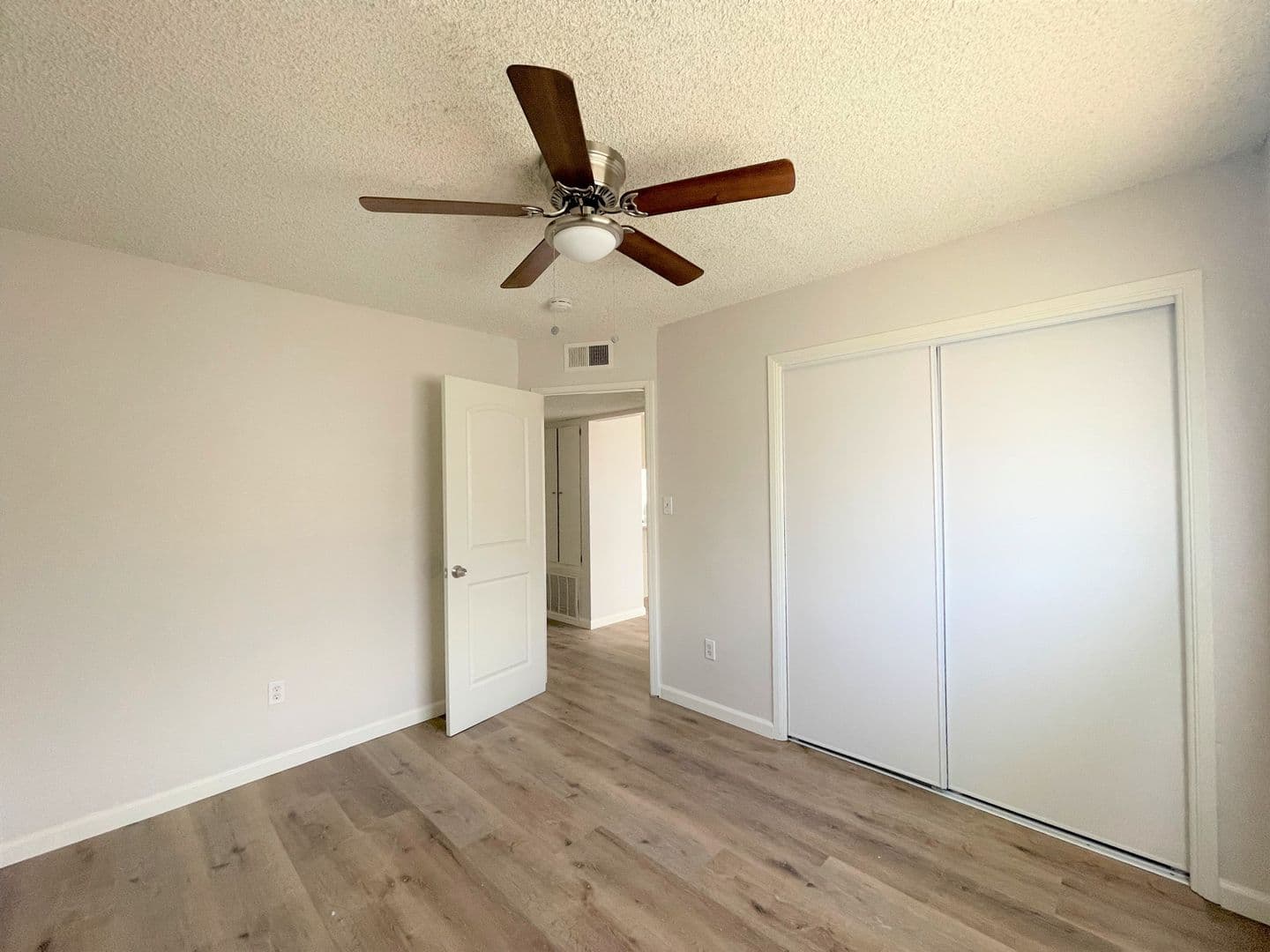 Mojave Apartment: 15965 M St.
