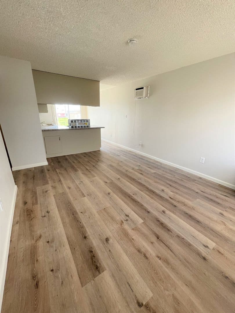 Mojave Apartment: 15965 M St.