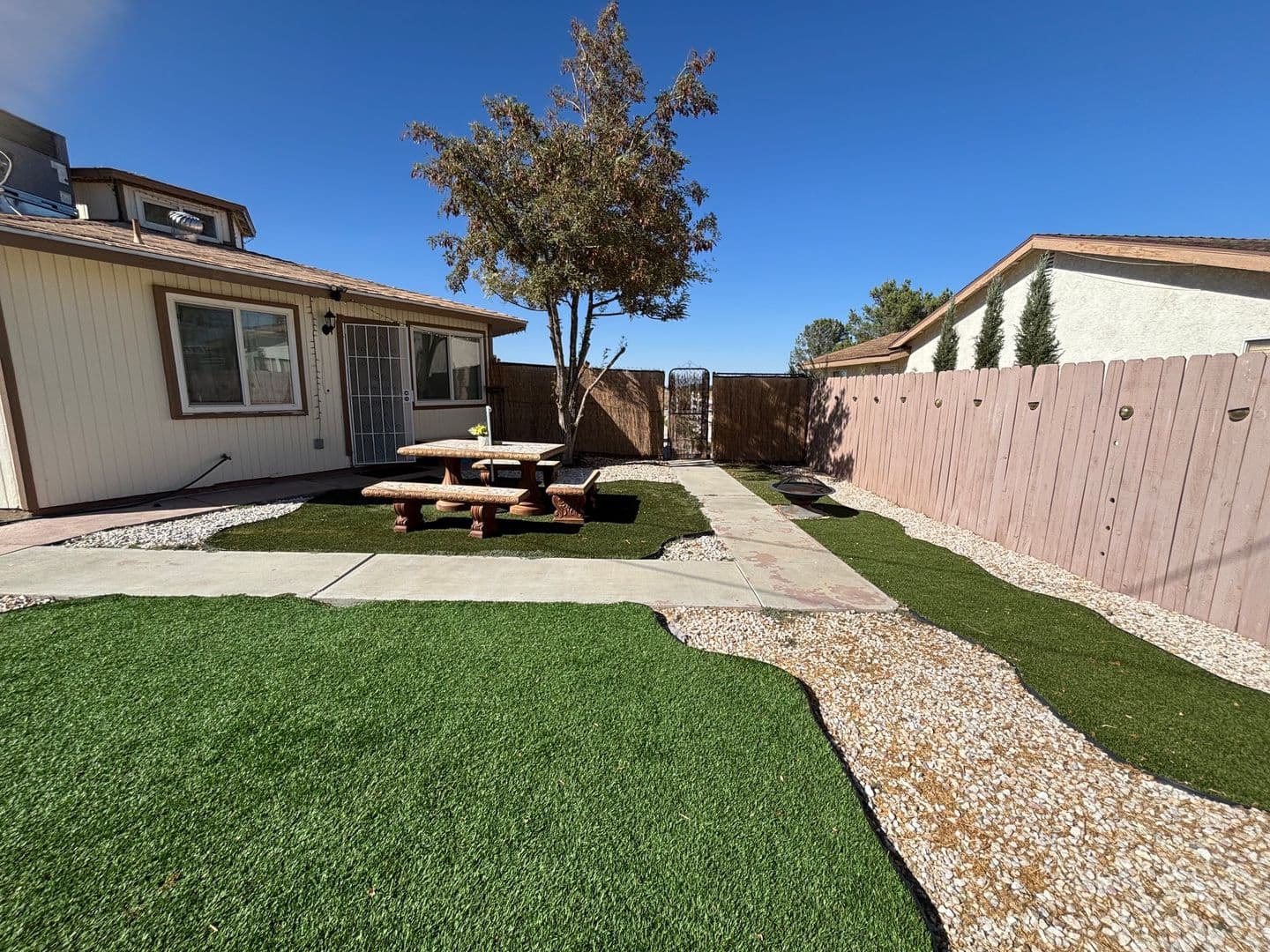 California City House: 9610 Oleander Ave.