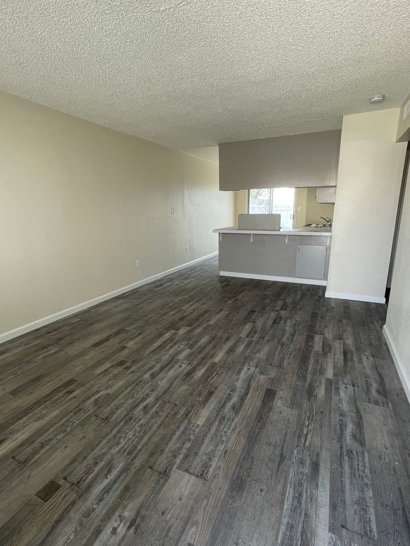 Mojave Apartment: 15965 M St.