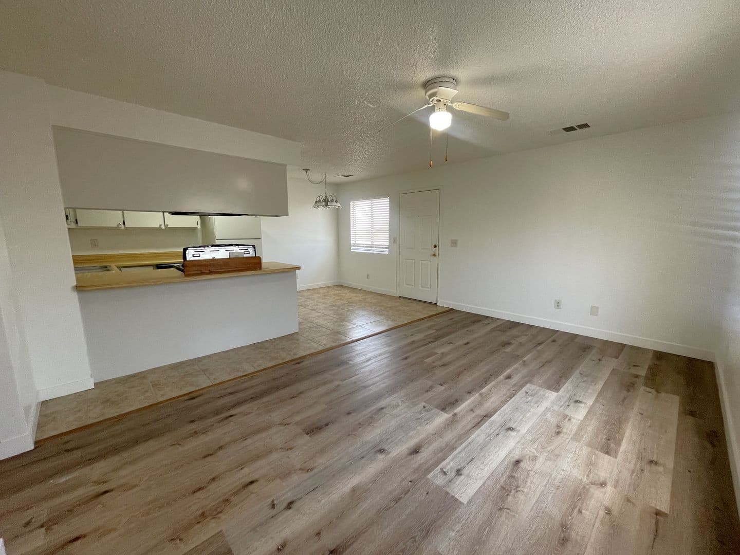 California City Apartment: 10940 Jeremy Dr.