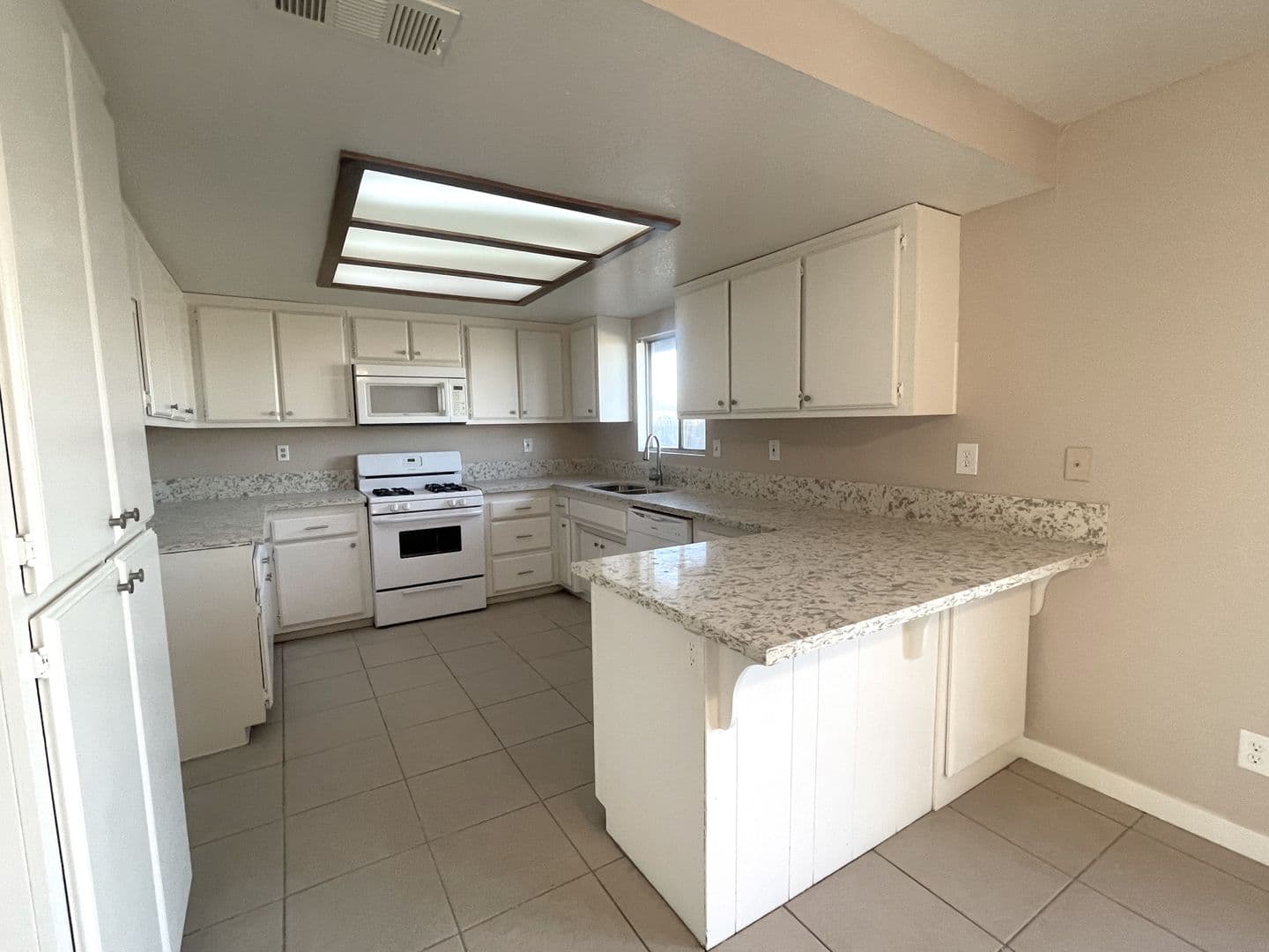 California City House: 8925 Satinwood Ave.