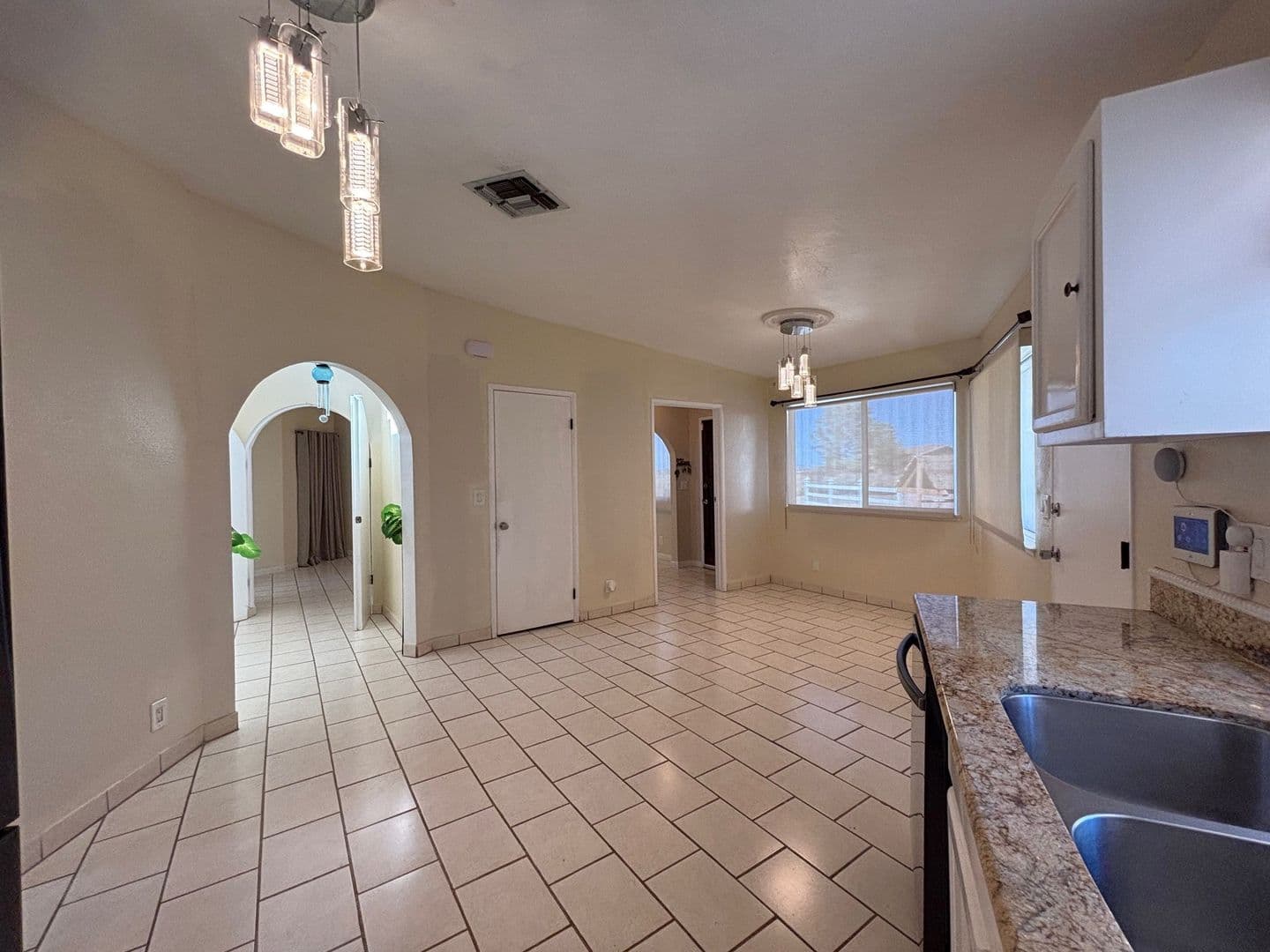 California City House: 9610 Oleander Ave.