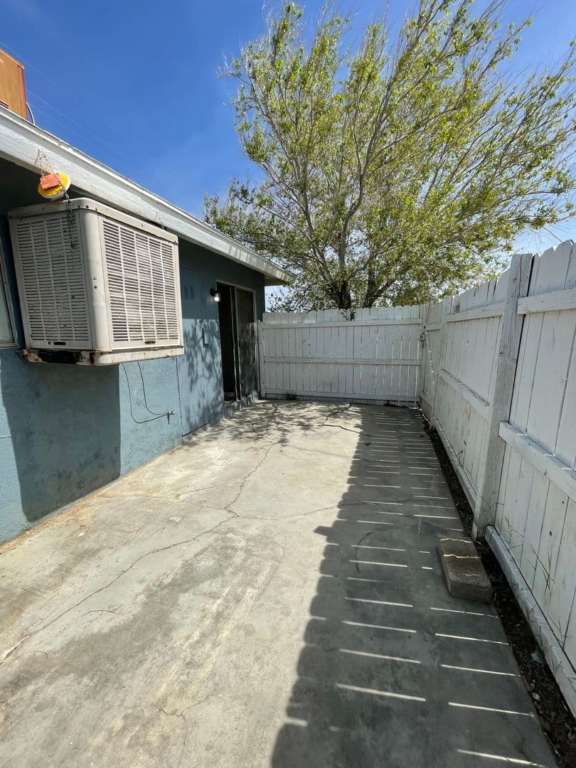 Mojave Apartment: 15965 M St.