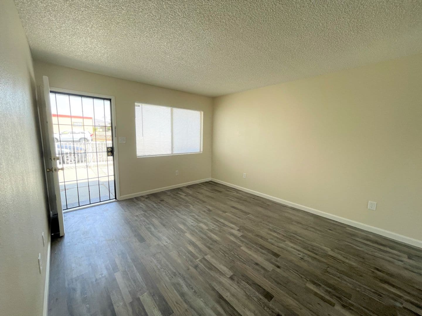 Mojave Apartment: 15965 M St.