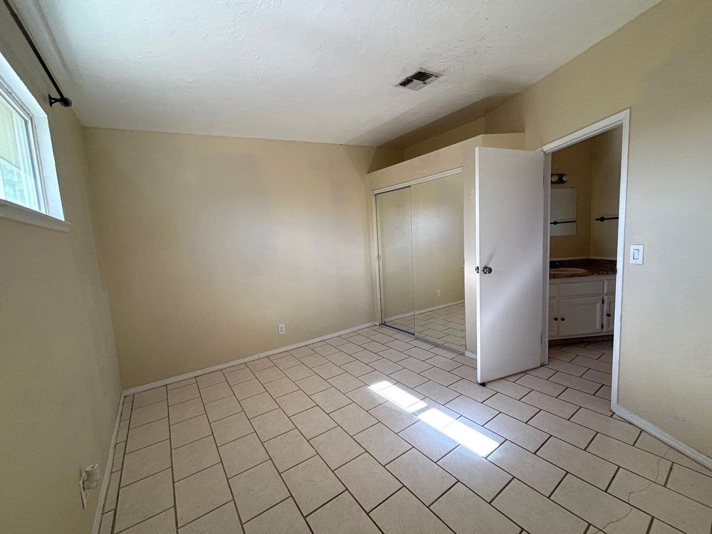 California City House: 9610 Oleander Ave.