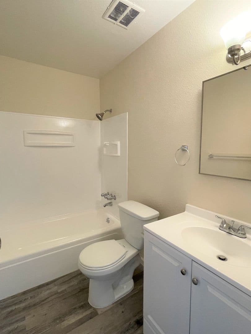 Mojave Apartment: 15965 M St.