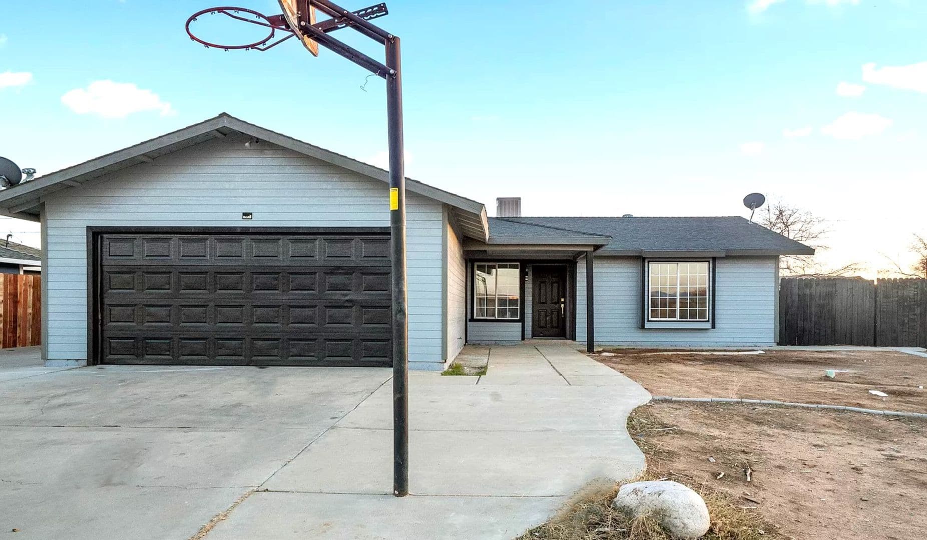 California City House: 8560 Nipa Ave.