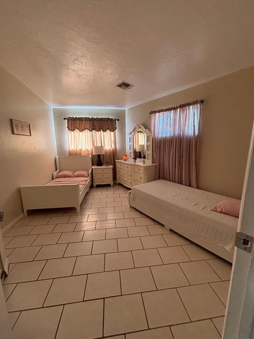 California City House: 9610 Oleander Ave.