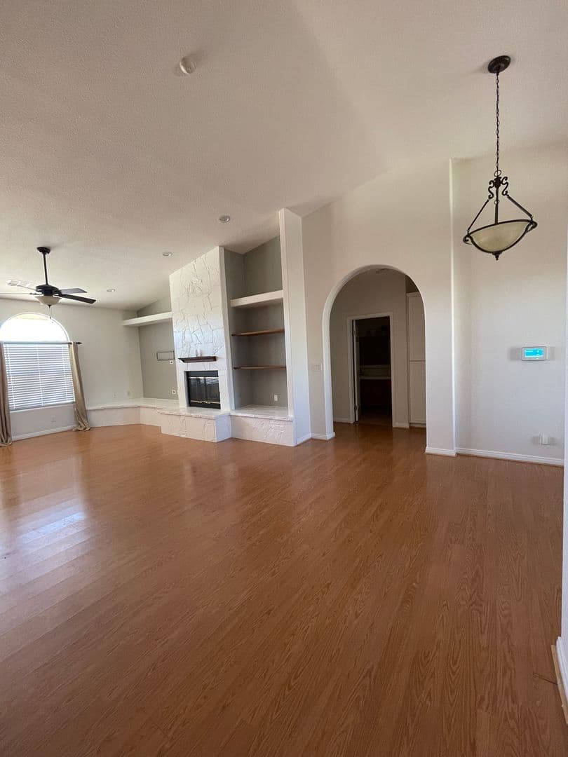 California City House: 9440 Evelyn Ave.