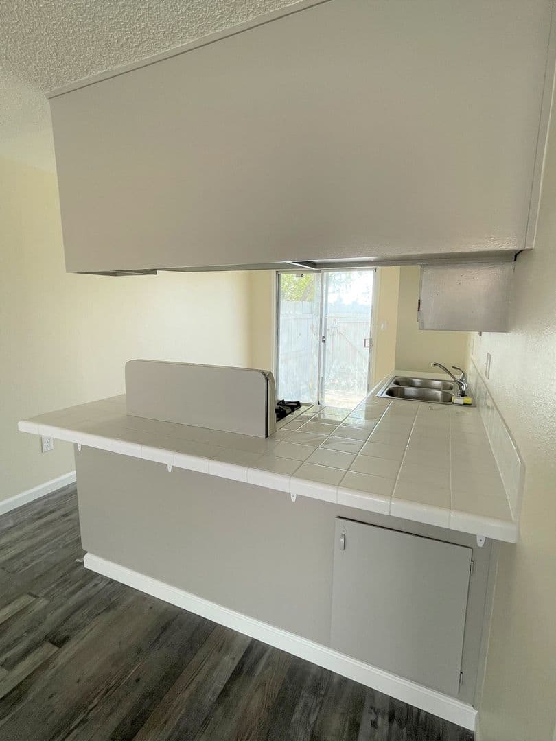 Mojave Apartment: 15965 M St.