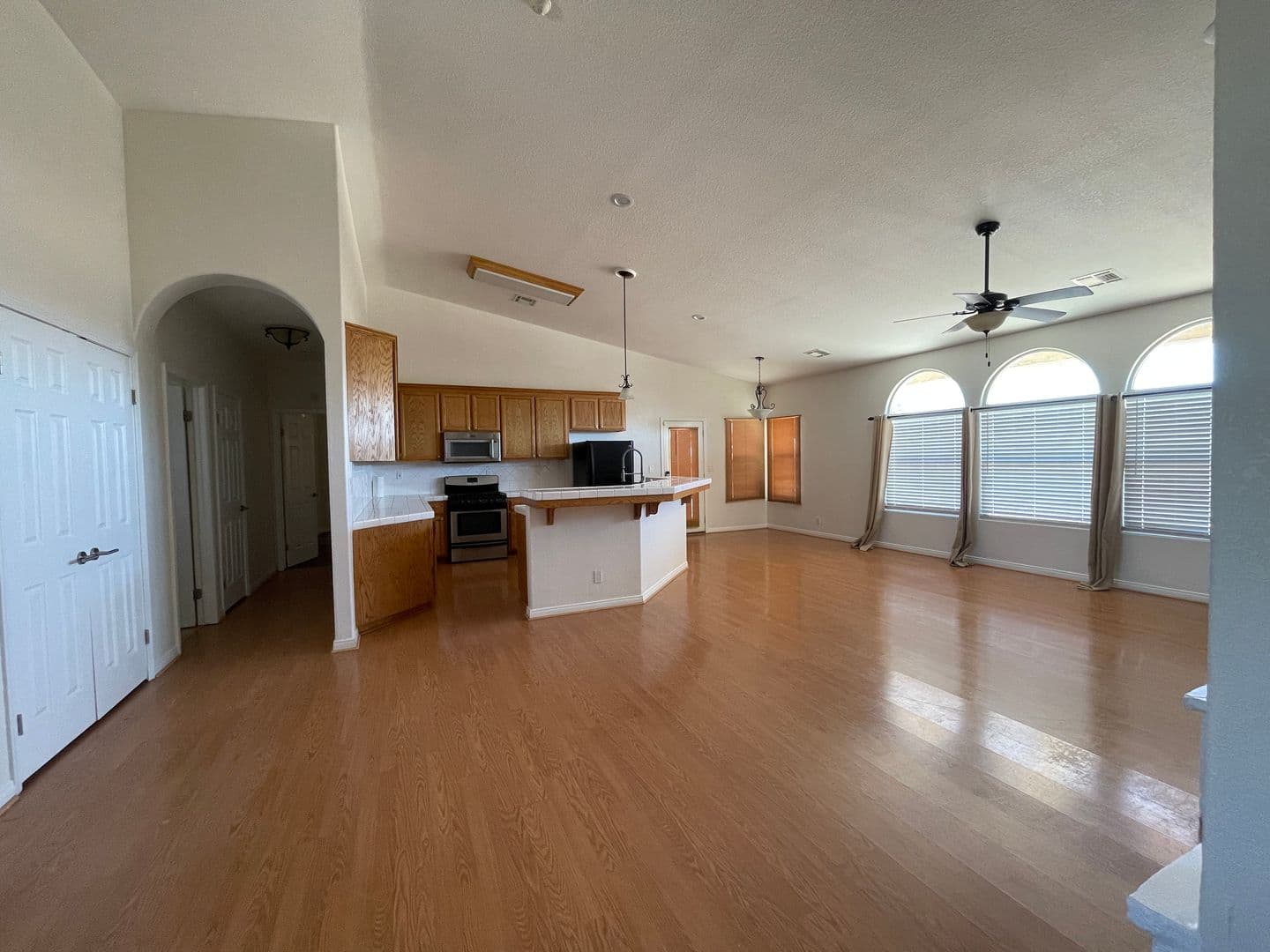 California City House: 9440 Evelyn Ave.