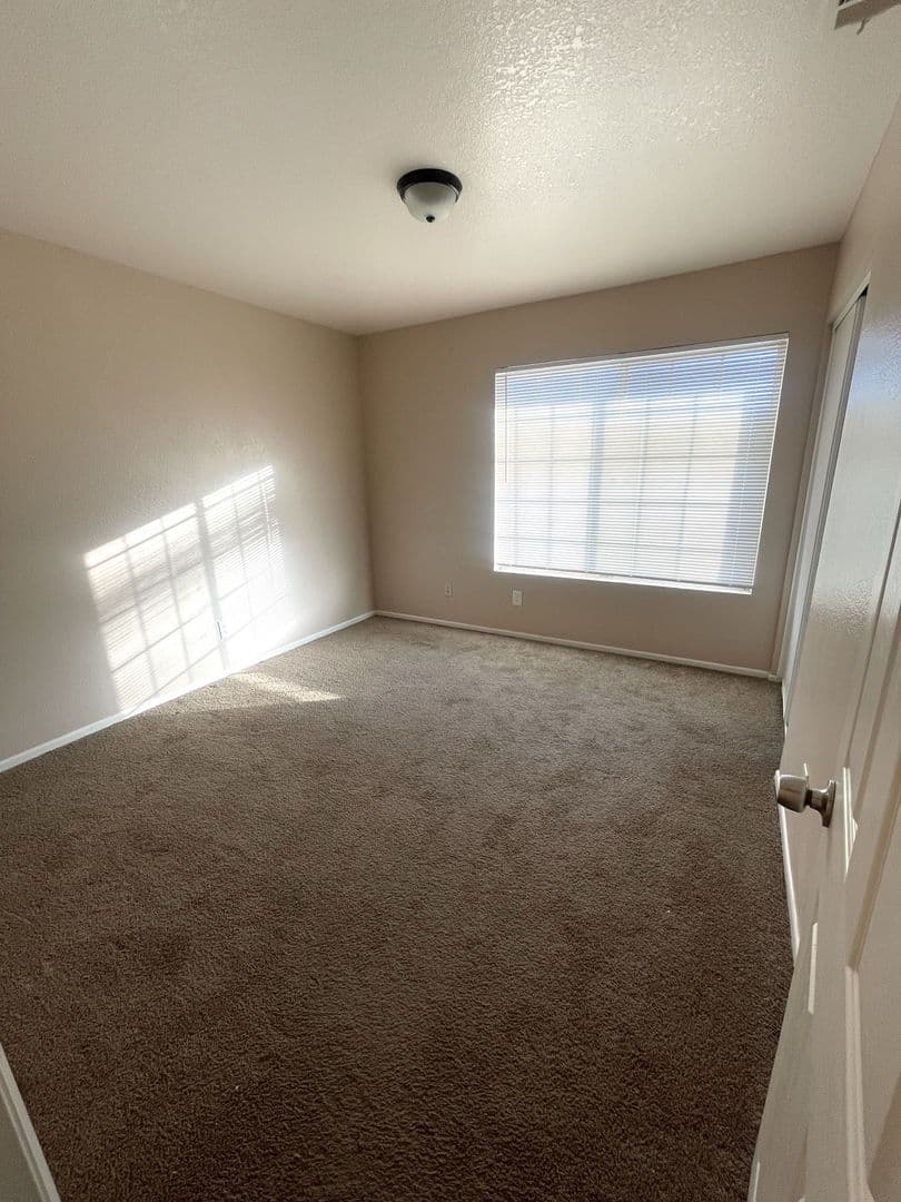 California City House: 8925 Satinwood Ave.
