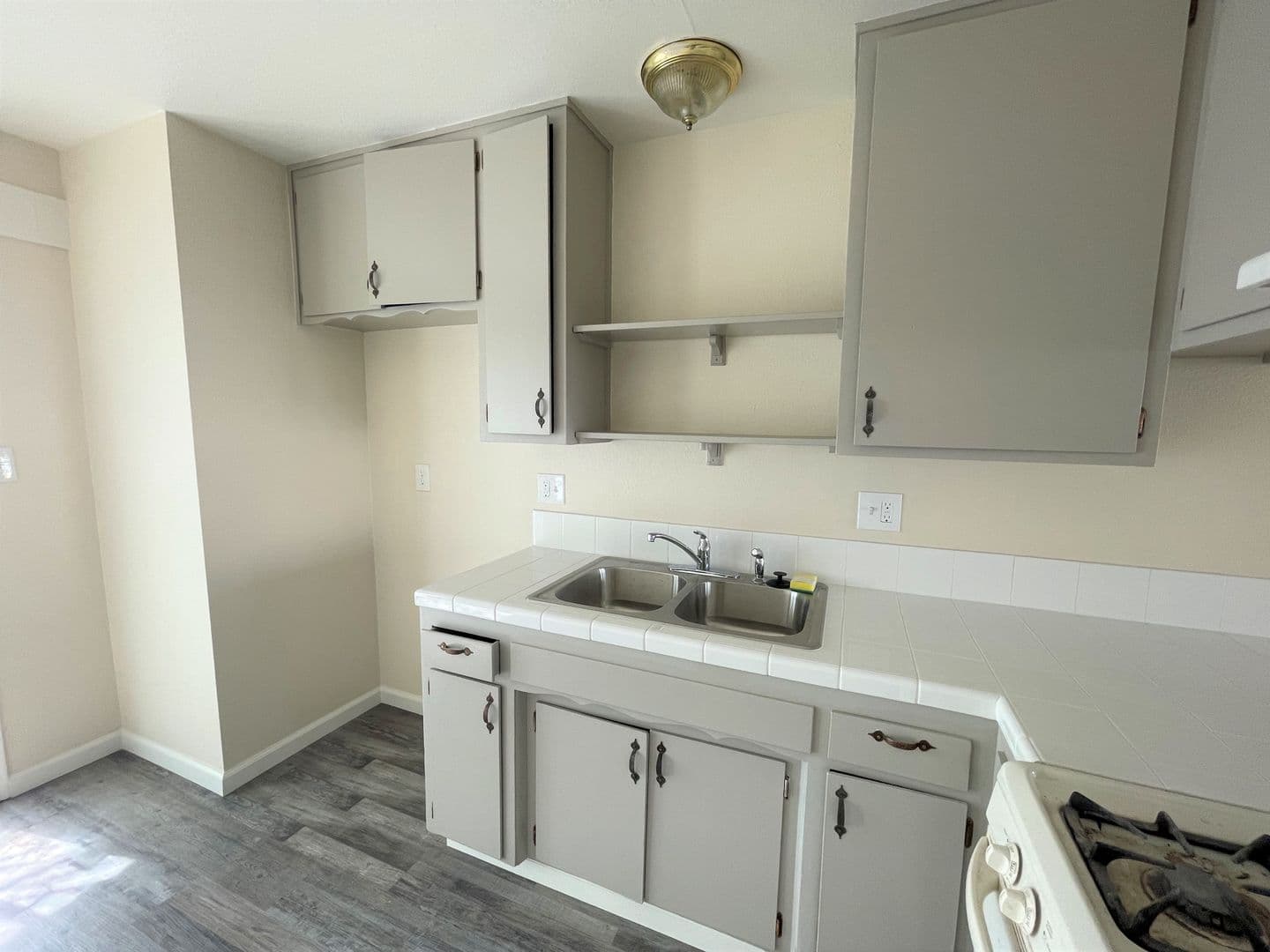 Mojave Apartment: 15965 M St.