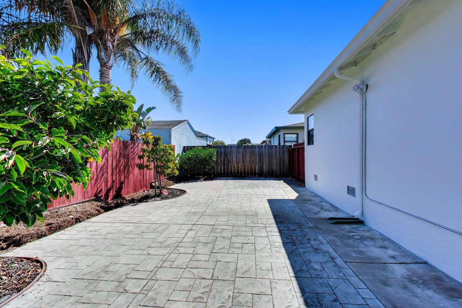 Alameda Apartment: 301-303 Maitland Dr