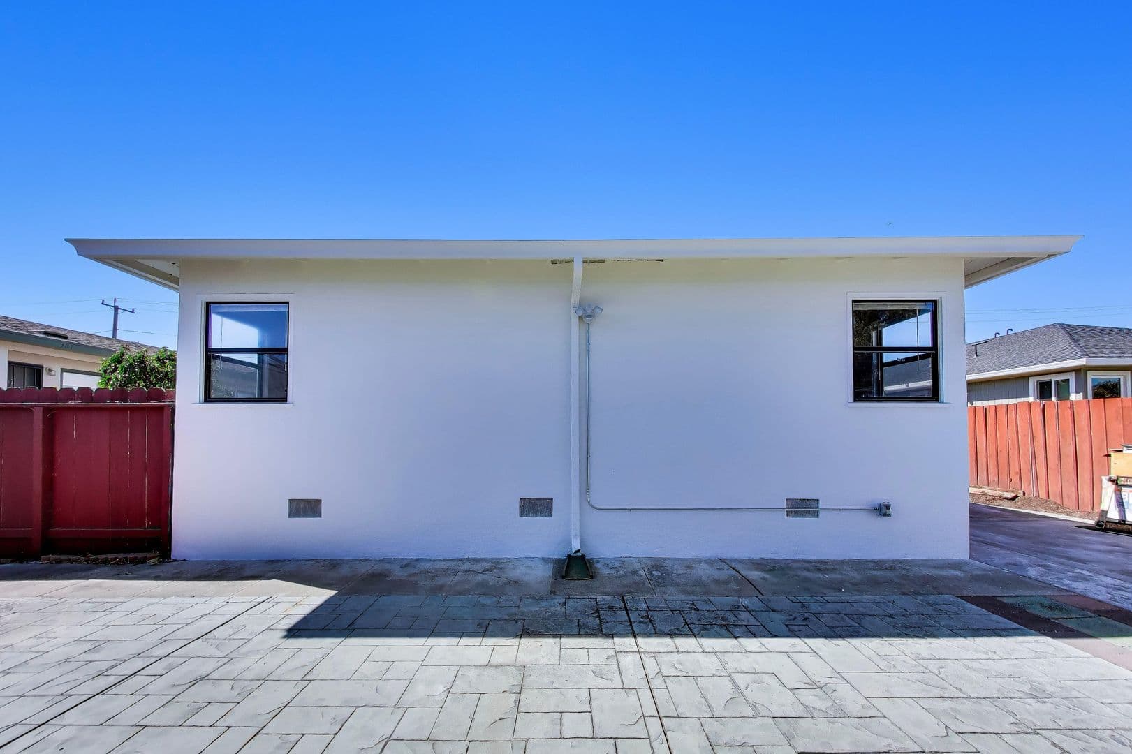 Alameda Apartment: 301-303 Maitland Dr