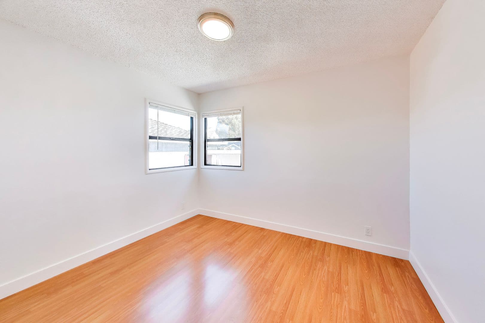 Alameda Apartment: 301-303 Maitland Dr