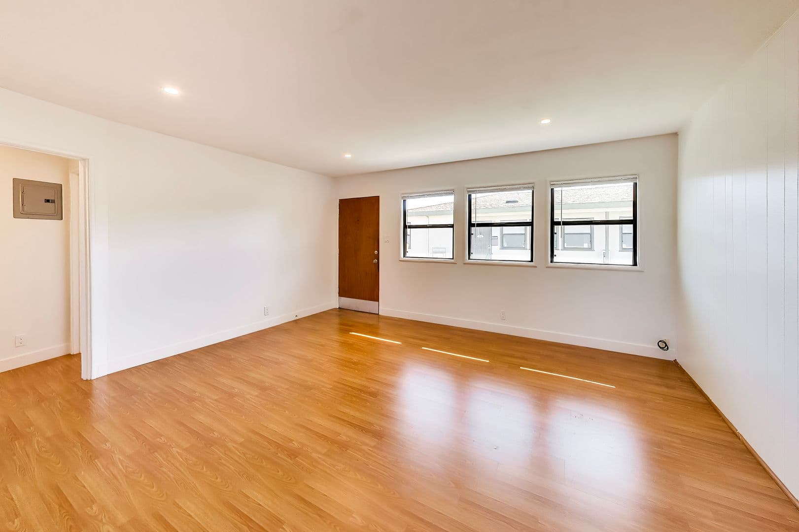 Alameda Apartment: 301-303 Maitland Dr