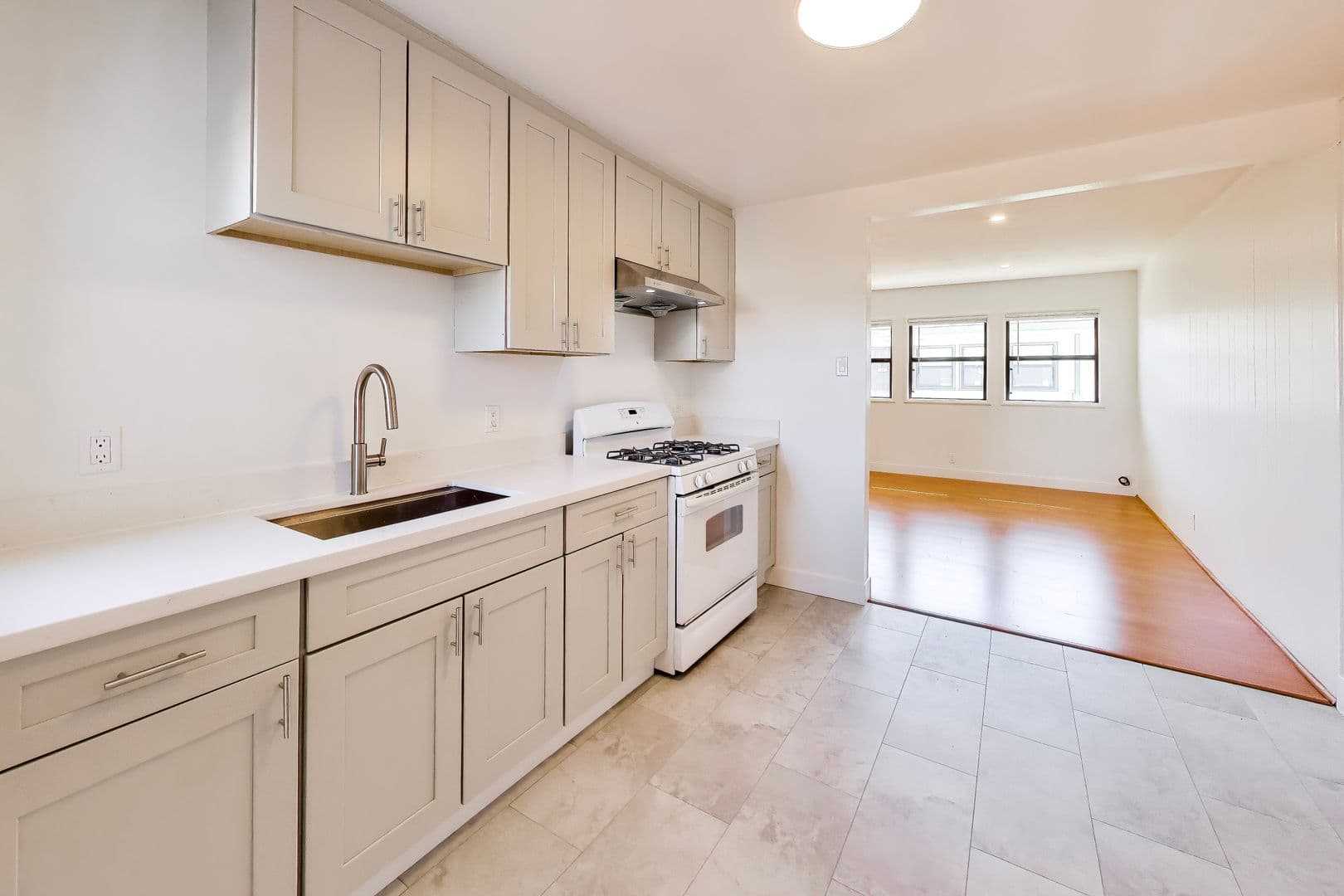 Alameda Apartment: 301-303 Maitland Dr